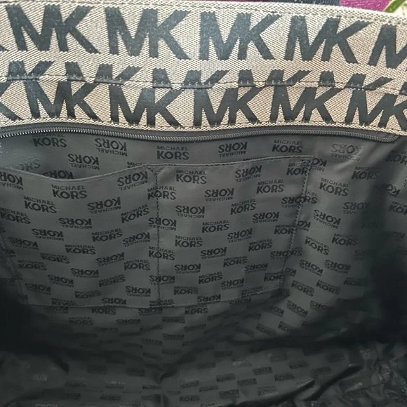 Michael Kors Large Tote/ Travel Bag - Picture 4 of 5